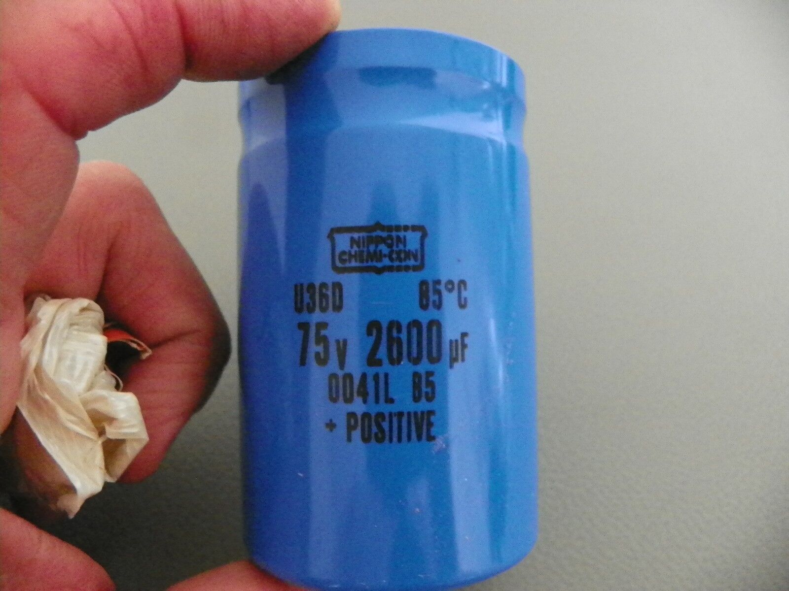 Lot of 4 of U36D75LG262T51X79HPF, 2600UF 75V 85ºC NIPPON Electrolytic Capacitor Lot of 4 of U36D75LG262T51X79HPF, 2600UF 75V 85ºC NIPPON Electrolytic Capacitor